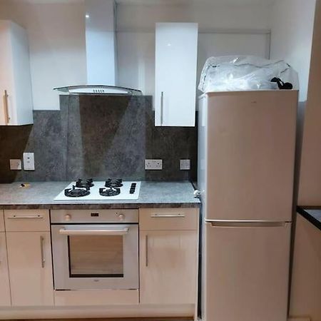 Home Away Barking Баркинг Екстериор снимка