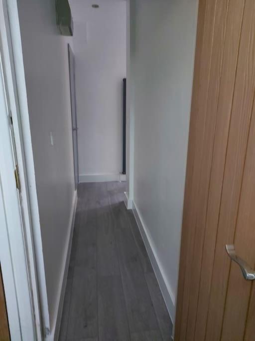 Home Away Barking Баркинг Екстериор снимка