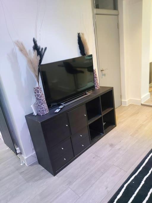 Home Away Barking Баркинг Екстериор снимка